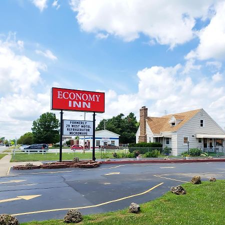 Economy Inn Taylorville Exterior photo