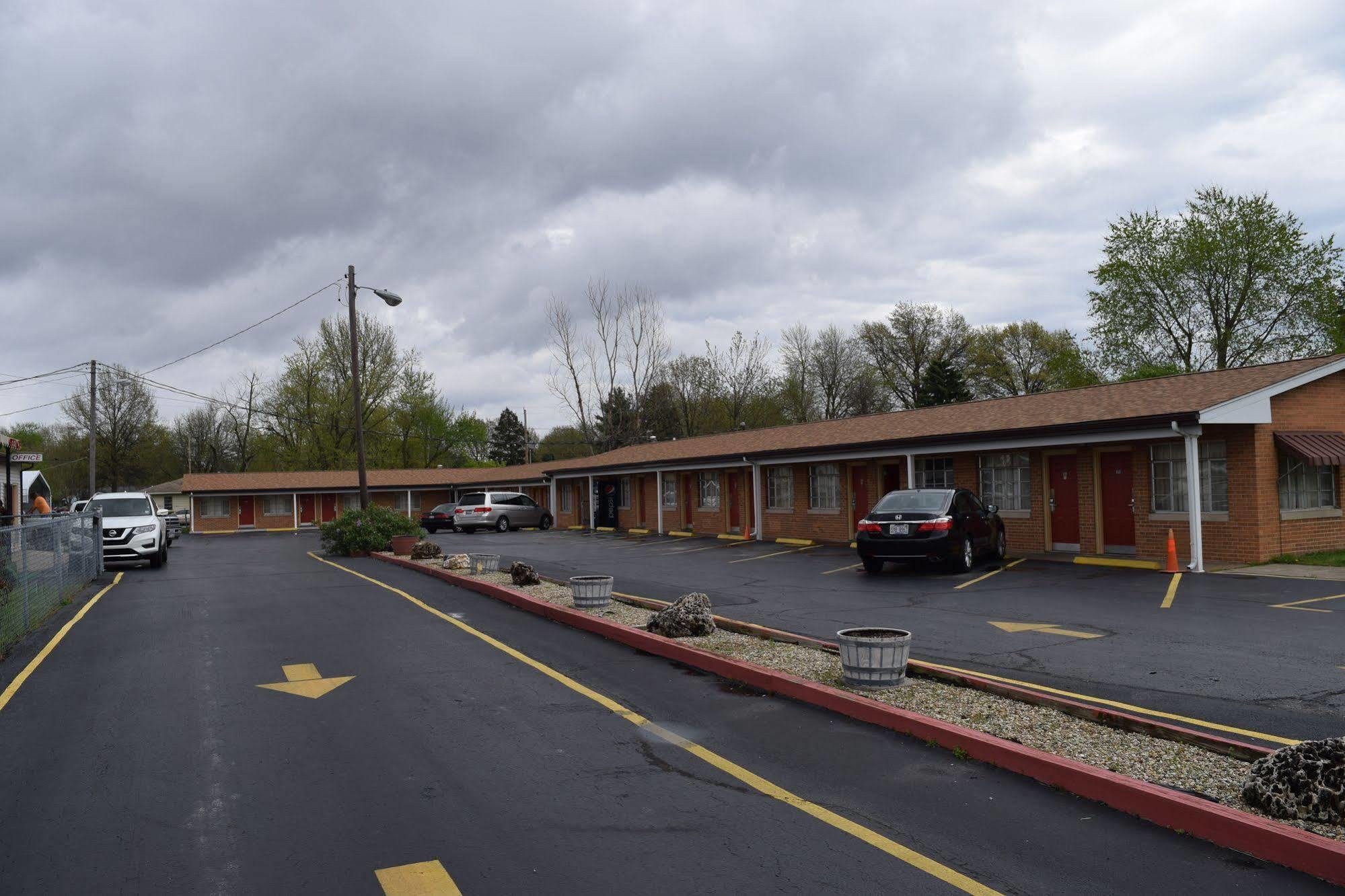 Economy Inn Taylorville Exterior photo