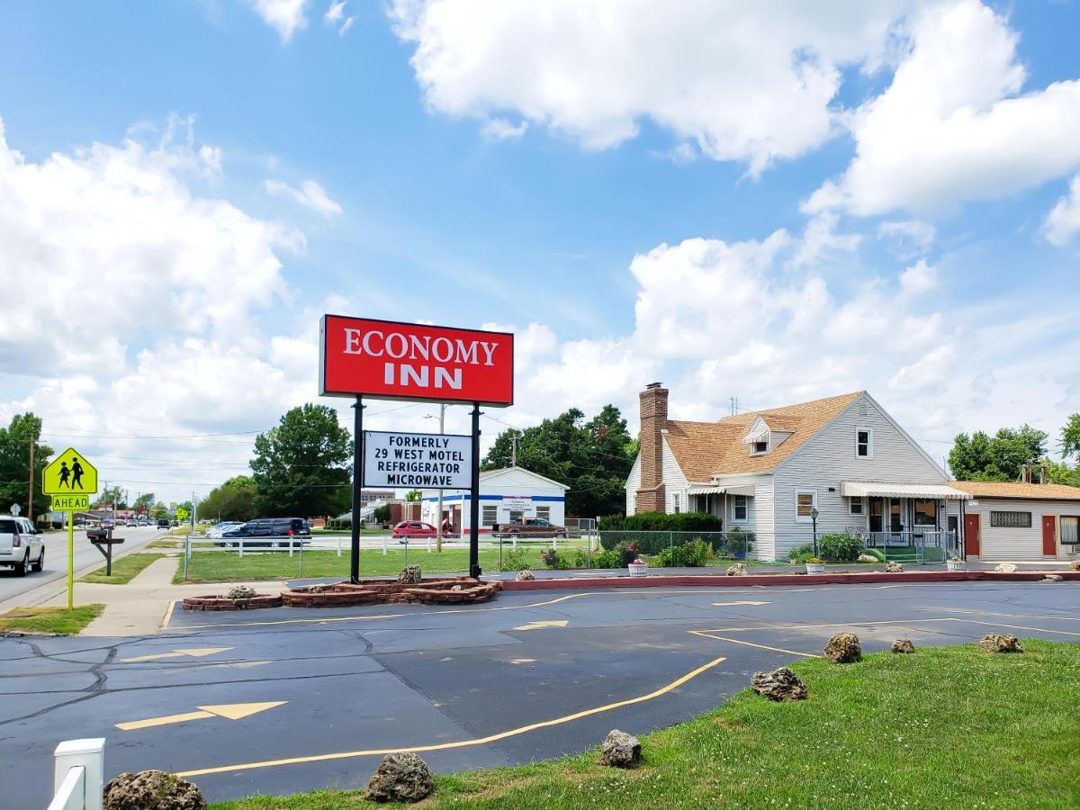 Economy Inn Taylorville Exterior photo